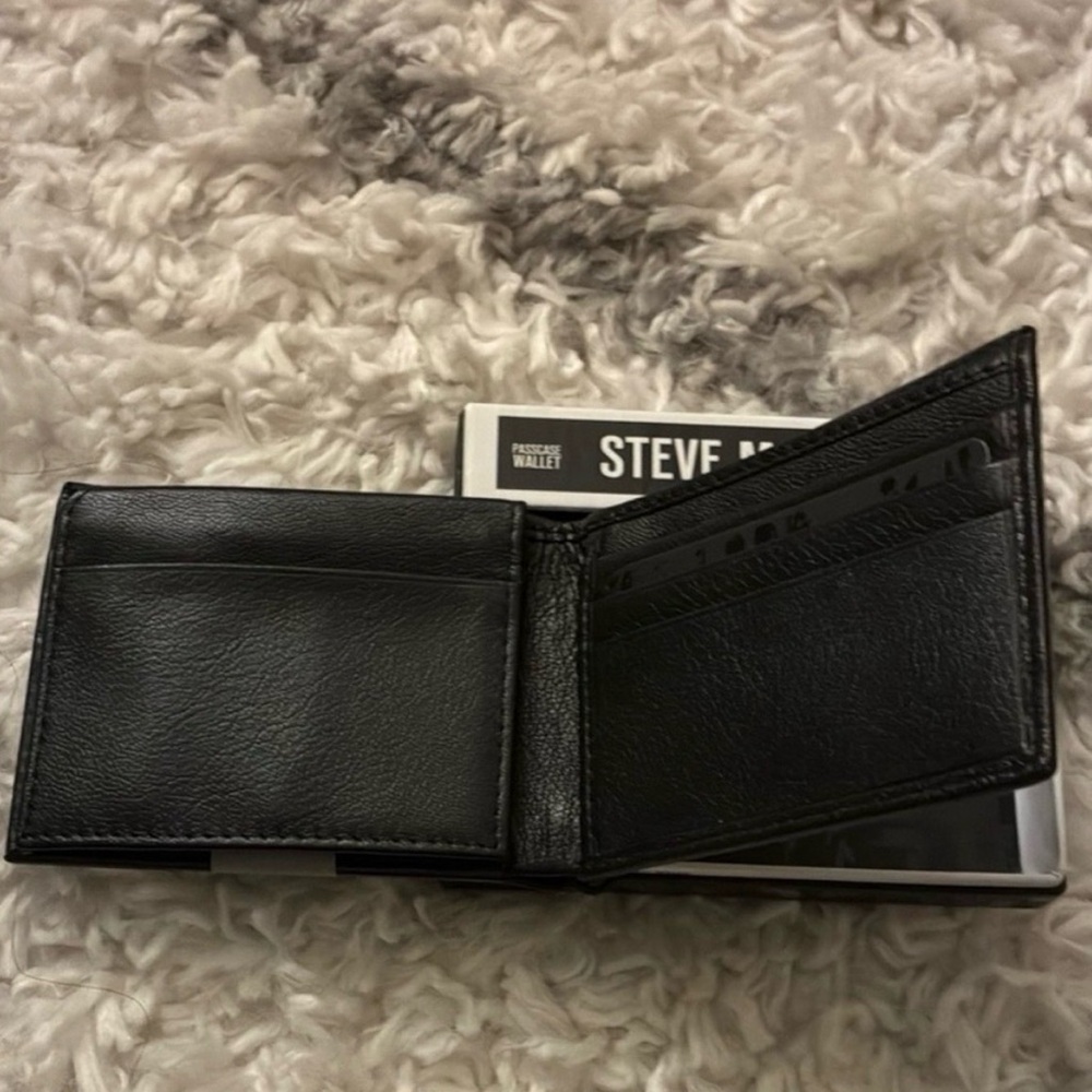 Steve Madden Black Genuine Leather Card Holder - Picture 3 of 6